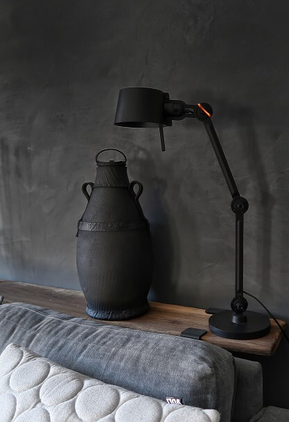 tonone bolt bureaulamp zwarte muur