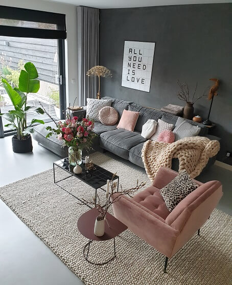 roze stoel in je interieur